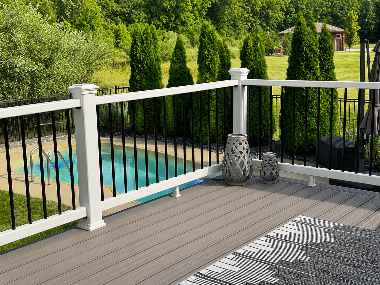 Composite deck with black aluminum railing
